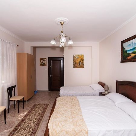 Erla'S Apartment Tirana Buitenkant foto