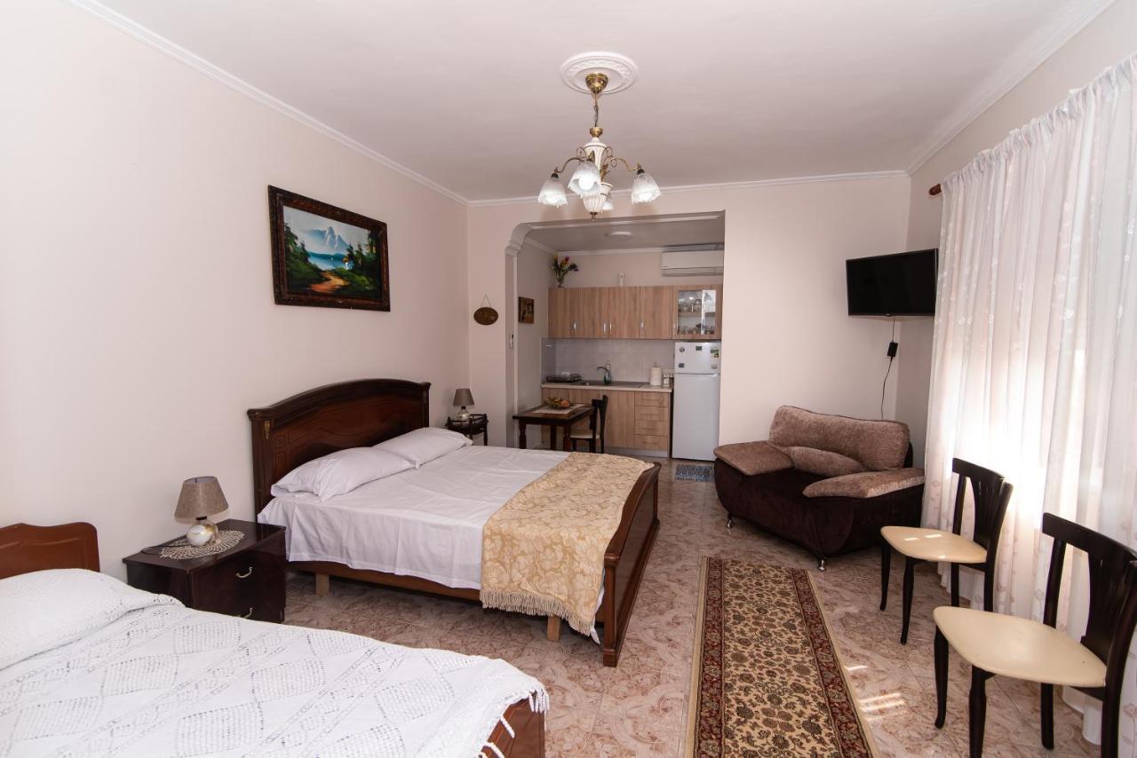 Erla'S Apartment Tirana Buitenkant foto