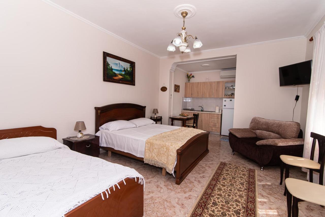 Erla'S Apartment Tirana Buitenkant foto